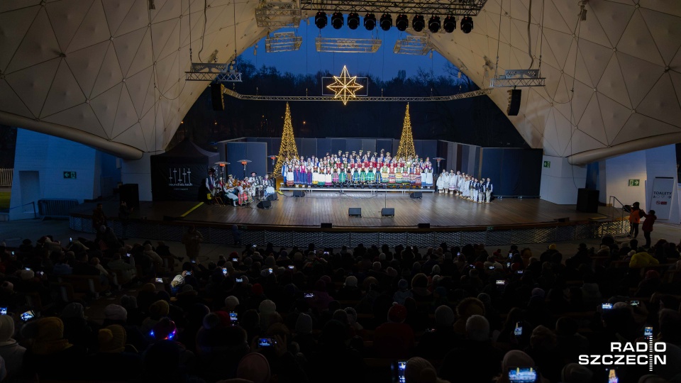 Kolędowanie ze Szczecinianami w Teatrze Letnim [ZDJĘCIA]
