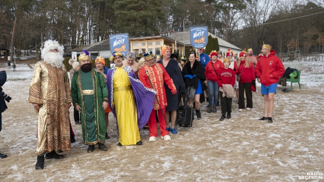 Fot. Kamila Kozioł [Radio Szczecin] Morsy z regionu (i nie tylko) przeszły w zimnym orszaku [WIDEO, ZDJĘCIA]