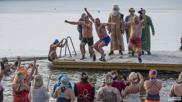 Fot. Kamila Kozioł [Radio Szczecin] Morsy z regionu (i nie tylko) przeszły w zimnym orszaku [WIDEO, ZDJĘCIA]