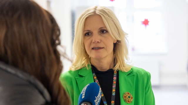 Katarzyna Stróżyk, rzeczniczka szpitala. Fot. Robert Stachnik [Radio Szczecin] Szpital w Zdrojach wypożyczył tomograf śródoperacyjny [WIDEO, ZDJĘCIA]