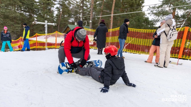 Fot. Robert Stachnik [Radio Szczecin] Szczecińska Gubałówka pęka w szwach, a zima nie odpuszcza [WIDEO, ZDJĘCIA]