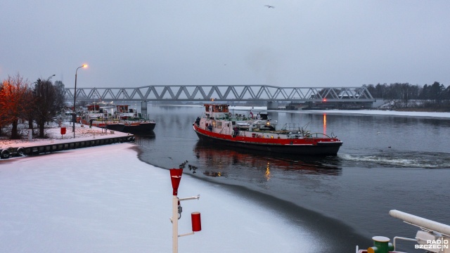 Fot. Wojciech Ochrymiuk [Radio Szczecin] Lodołamacze na Odrze rozbiją zatory [WIDEO, ZDJĘCIA]