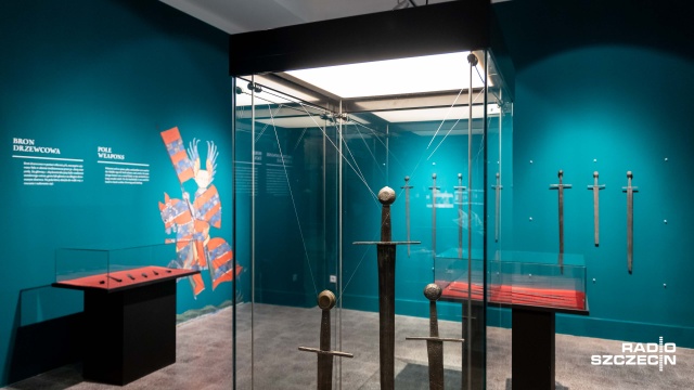 Fot. Robert Stachnik [Radio Szczecin] Stalowa noga, miecze, armaty i kusze. Nowa wystawa "Oręż w państwie Gryfitów" w Muzeum Narodowym [WIDEO, ZDJĘCIA]
