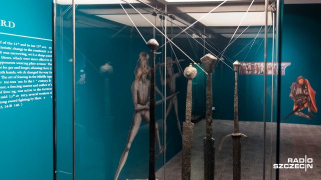 Fot. Robert Stachnik [Radio Szczecin] Stalowa noga, miecze, armaty i kusze. Nowa wystawa "Oręż w państwie Gryfitów" w Muzeum Narodowym [WIDEO, ZDJĘCIA]