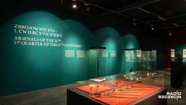 Fot. Robert Stachnik [Radio Szczecin] Stalowa noga, miecze, armaty i kusze. Nowa wystawa "Oręż w państwie Gryfitów" w Muzeum Narodowym [WIDEO, ZDJĘCIA]