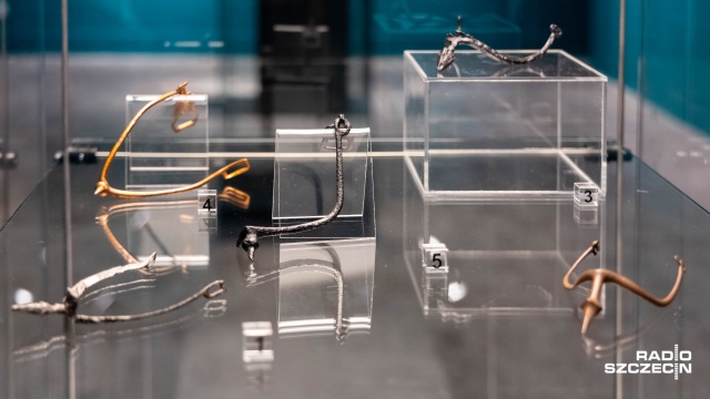 Fot. Robert Stachnik [Radio Szczecin] Stalowa noga, miecze, armaty i kusze. Nowa wystawa "Oręż w państwie Gryfitów" w Muzeum Narodowym [WIDEO, ZDJĘCIA]