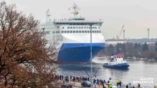 Fot. Robert Stachnik [Radio Szczecin] Nowy prom wpłynął do Szczecina [ZDJĘCIA]