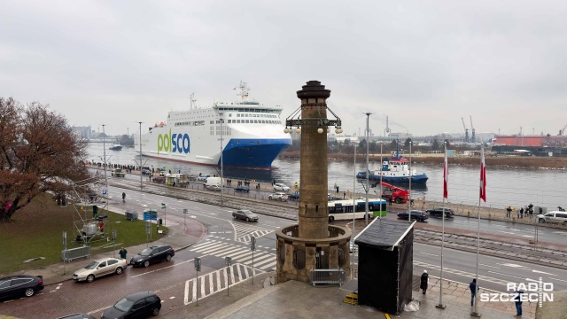 Fot. Robert Stachnik [Radio Szczecin] Nowy prom wpłynął do Szczecina [ZDJĘCIA]