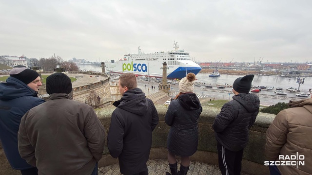 Fot. Robert Stachnik [Radio Szczecin] Nowy prom wpłynął do Szczecina [ZDJĘCIA]