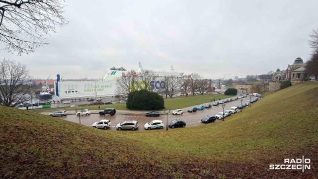 Fot. Robert Stachnik [Radio Szczecin] Nowy prom wpłynął do Szczecina [ZDJĘCIA]