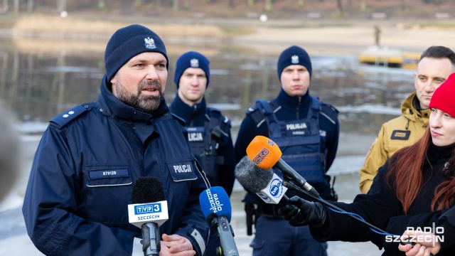 Fot. Robert Stachnik [Radio Szczecin] Pokaz ratownictwa na zamarzniętym akwenie. "Nie bądźmy obojętni" [WIDEO, ZDJĘCIA]