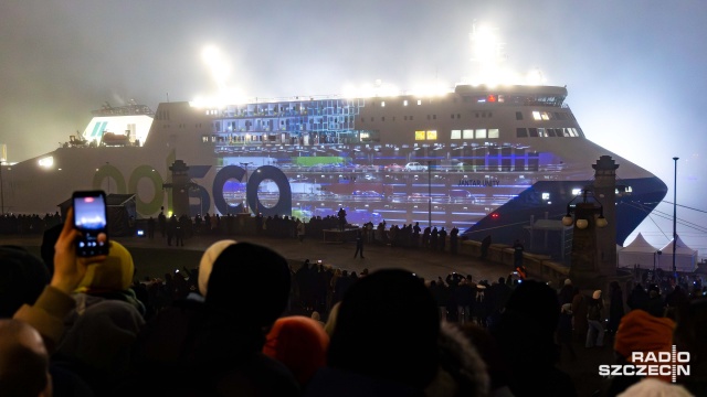 Fot. Robert Stachnik [Radio Szczecin] Mapping na burcie Jantar Unity. Zainteresowanie olbrzymie [ZDJĘCIA]