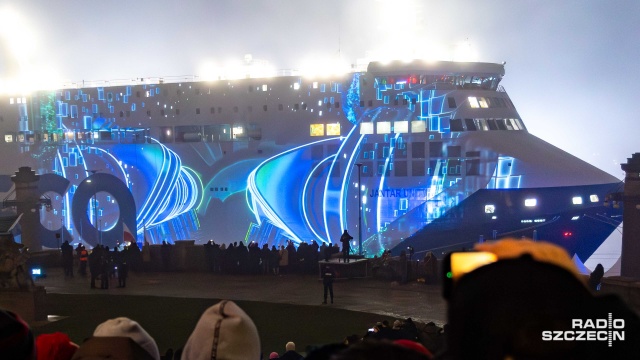 Fot. Robert Stachnik [Radio Szczecin] Mapping na burcie Jantar Unity. Zainteresowanie olbrzymie [ZDJĘCIA]