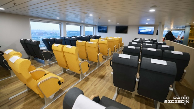 Fot. Robert Stachnik [Radio Szczecin] Ponad trzy godziny w kolejce do promu na Wałach Chrobrego [ZDJĘCIA]