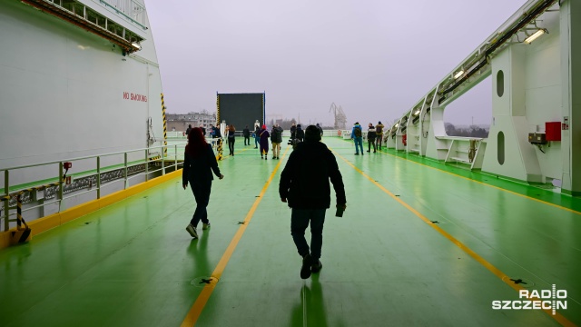 Fot. Robert Stachnik [Radio Szczecin] Ponad trzy godziny w kolejce do promu na Wałach Chrobrego [ZDJĘCIA]