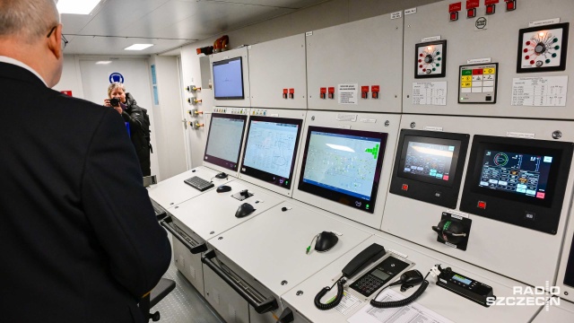 Fot. Robert Stachnik [Radio Szczecin] Ponad trzy godziny w kolejce do promu na Wałach Chrobrego [ZDJĘCIA]