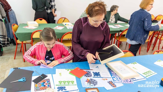 Fot. Robert Stachnik [Radio Szczecin] Wycinanie w starym stylu w Muzeum Narodowym [WIDEO, ZDJĘCIA]