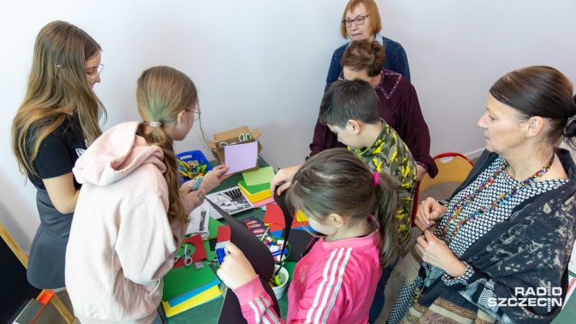 Fot. Robert Stachnik [Radio Szczecin] Wycinanie w starym stylu w Muzeum Narodowym [WIDEO, ZDJĘCIA]