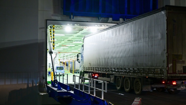 Fot. PAP/Marcin Bielecki Pierwszy komercyjny rejs Jantar Unity [ZDJĘCIA]