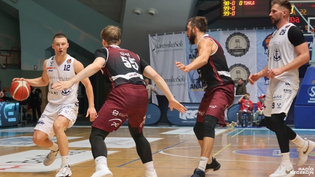 Fot. Przemysław Polanin [Radio Szczecin] Kotwica Kołobrzeg wygrała koszykarskie derby [ZDJĘCIA]
