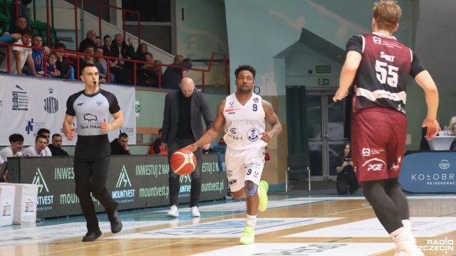 Fot. Przemysław Polanin [Radio Szczecin] Kotwica Kołobrzeg wygrała koszykarskie derby [ZDJĘCIA]