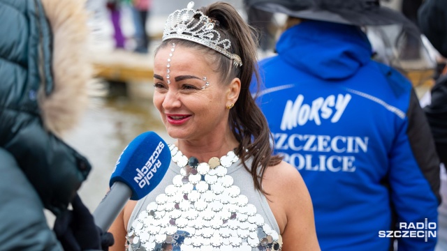 Fot. Robert Stachnik [Radio Szczecin] Karnawał, woda i mróz. Morsy opanowały szczecińskie jezioro [WIDEO, ZDJĘCIA]