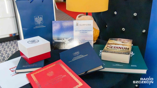 Fot. Robert Stachnik [Radio Szczecin] Charytatywny bal na rzecz Stowarzyszenia Hospicjum Królowej Apostołów w Tanowie [ZDJĘCIA]