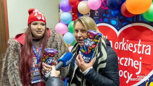 Fot. Robert Stachnik [Radio Szczecin] Czas na przeliczanie zawartości puszek WOŚP po całodziennej kweście [WIDEO, ZDJĘCIA]