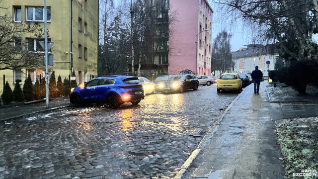 Fot. Michał Król [Radio Szczecin] Lodowisko - tak wygląda większość ulic w Szczecinie [ZDJĘCIA]