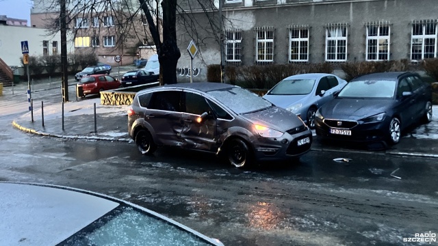 Fot. Michał Król [Radio Szczecin] Lodowisko - tak wygląda większość ulic w Szczecinie [ZDJĘCIA]