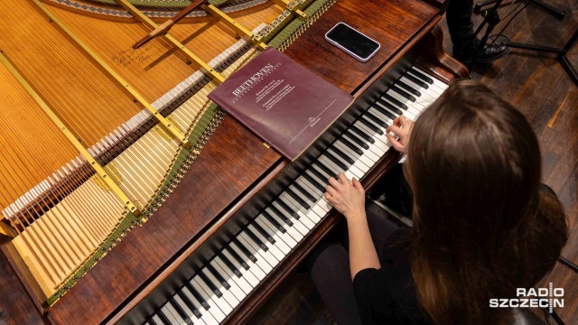 Fot. Robert Stachnik [Radio Szczecin] Fortepian Érarda z 1858 roku zabrzmi w Złotej Sali Filharmonii [WIDEO, ZDJĘCIA]