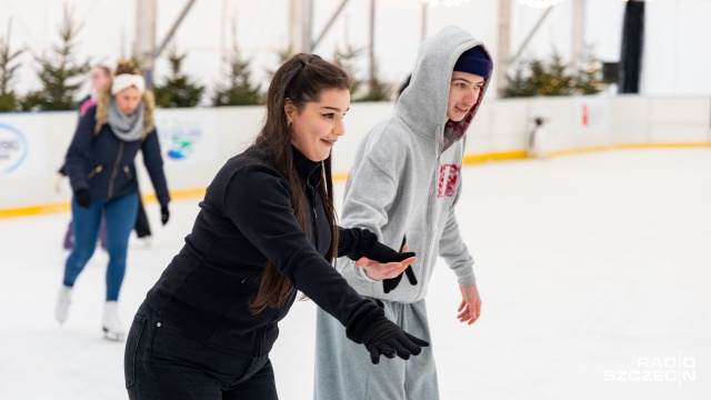 Fot. Robert Stachnik [Radio Szczecin] Niedziela na łyżwach. Szczecinianie korzystają z zimy [WIDEO, ZDJĘCIA]
