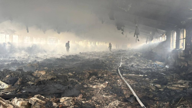 Fot. Komenda Powiatowa Państwowej Straży Pożarnej w Łobzie Pożar budynku i sprzętu rolniczego [ZDJĘCIA]