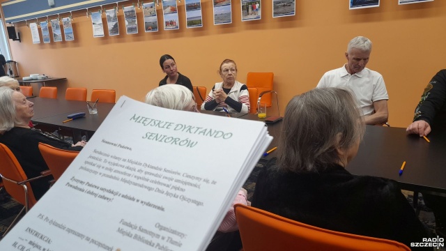 Fot. Joanna Maraszek [Radio Szczecin] Rzężące rzezimieszki, czyli o zmagania z ortografią dla seniorów [ZDJĘCIA]