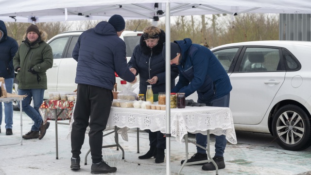 Fot. Kamila Kozioł [Radio Szczecin] Świeżo, zdrowo i lokalnie. Bazarek na Bronowickiej zaprasza [WIDEO, ZDJĘCIA]