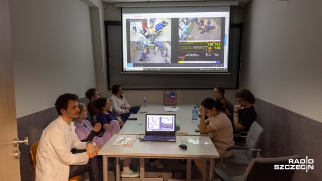 Fot. Robert Stachnik [Radio Szczecin] Studenci uczestniczyli w dniach otwartych w Centrum Symulacji Medycznej PUM [WIDEO, ZDJĘCIA]