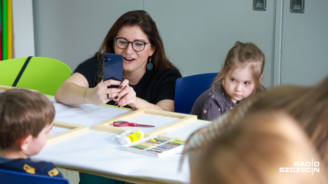 Fot. Robert Stachnik [Radio Szczecin] Kobiety z okazji swojego święta stworzyły autoportrety [WIDEO, ZDJĘCIA]