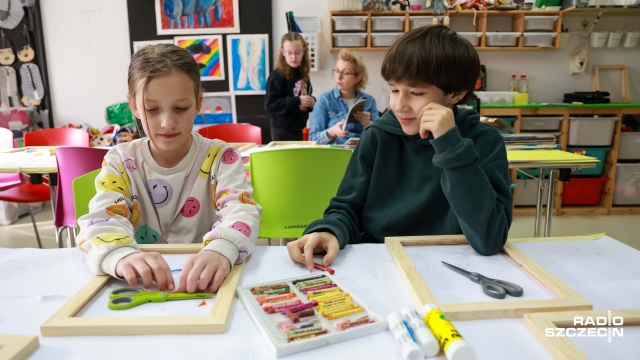 Fot. Robert Stachnik [Radio Szczecin] Kobiety z okazji swojego święta stworzyły autoportrety [WIDEO, ZDJĘCIA]