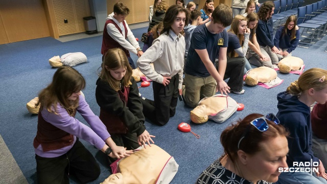 Fot. Robert Stachnik [Radio Szczecin] Młodzi wolontariusze uczyli się pierwszej pomocy [ZDJĘCIA]