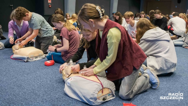 Fot. Robert Stachnik [Radio Szczecin] Młodzi wolontariusze uczyli się pierwszej pomocy [ZDJĘCIA]