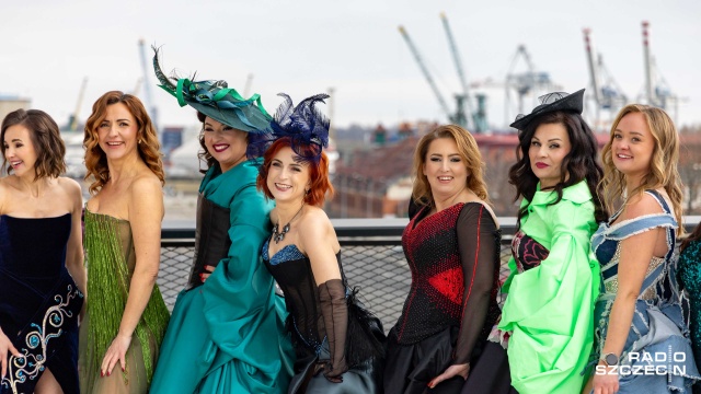 Fot. Robert Stachnik [Radio Szczecin] Pokaz mody pod dźwigozaurami, sesja na dachu MCN [WIDEO, ZDJĘCIA]