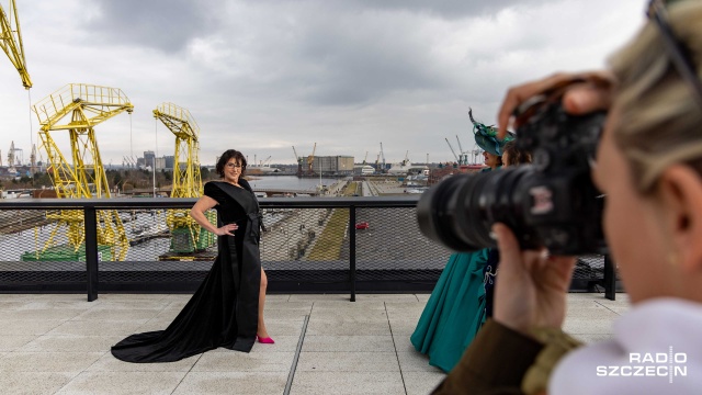 Fot. Robert Stachnik [Radio Szczecin] Pokaz mody pod dźwigozaurami, sesja na dachu MCN [WIDEO, ZDJĘCIA]