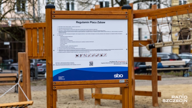 Fot. Robert Stachnik [Radio Szczecin] Nowy plac zabaw w parku Andersa [ZDJĘCIA]