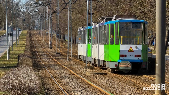 Fot. Robert Stachnik [Radio Szczecin] Mieszkańcy Ku Słońcu mają dość hałasu i domagają się remontu ulicy [WIDEO, ZDJĘCIA]