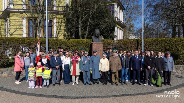 Fot. Robert Stachnik [Radio Szczecin] Szczecinianie uczcili pamięć marszałka Piłsudskiego [ZDJĘCIA]