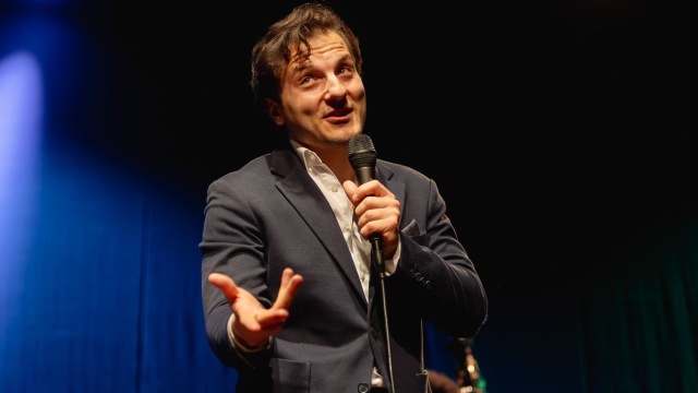 Jakub Gąsowski. Fot. Materiały prasowe artysty Jakub Gąsowski zaśpiewa Sinatrę w Radiu Szczecin [ZDJĘCIA]