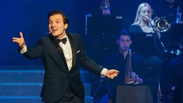 Jakub Gąsowski. Fot. Materiały prasowe artysty Jakub Gąsowski zaśpiewa Sinatrę w Radiu Szczecin [ZDJĘCIA]