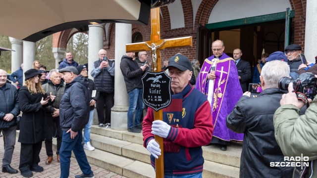 Fot. Robert Stachnik [Radio Szczecin] Pożegnanie legendy. "Marian Kielec był najwspanialszym zawodnikiem w historii Pogoni" [ZDJĘCIA]