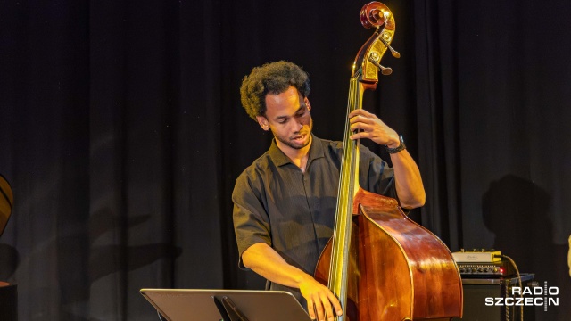 Fot. Robert Stachnik [Radio Szczecin] Jakub Gąsowski zaśpiewał Sinatrę w Radiu Szczecin [ZDJĘCIA]