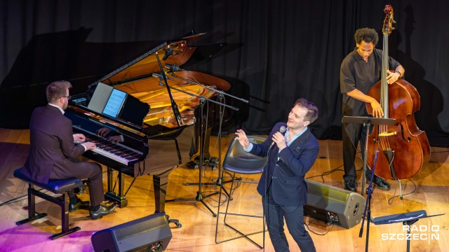 Fot. Robert Stachnik [Radio Szczecin] Jakub Gąsowski zaśpiewał Sinatrę w Radiu Szczecin [ZDJĘCIA]